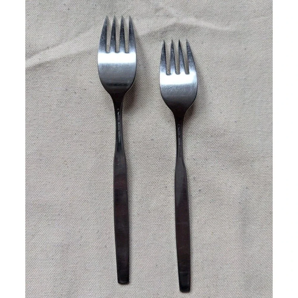 Oneida Deluxe SPANISH MOOD Stainless Flatware Dinner and Salad Fork